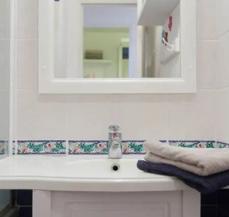 Σπίτι διακοπών 2-Bedroom Apartment Steps From Debarquement Beach With Pool Saint-Raphaël