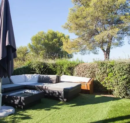 Σπίτι διακοπών 2-Bedroom Apartment Steps From Debarquement Beach With Pool