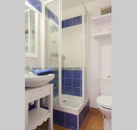 2-bedroom Steps From Debarquement With Pool * Saint-Raphaël